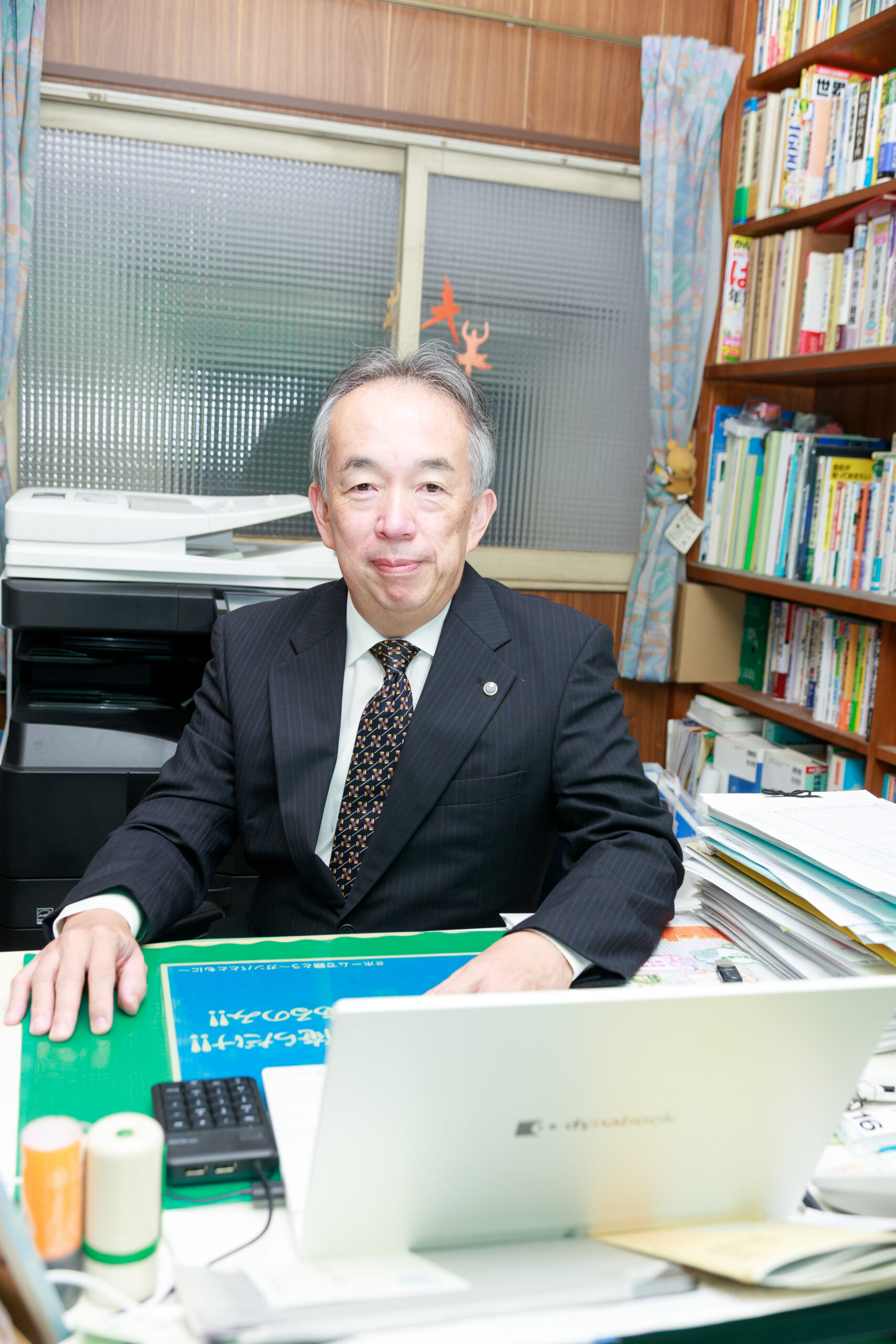 赤尾先生のお仕事風景写真